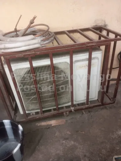 Air condition, 12 BTU, used one, but in good condition