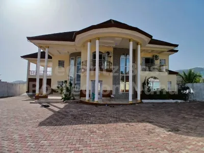 A duplex house for rent at Tokeh
