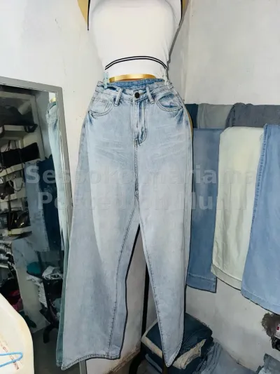 boyfriend jeans and top