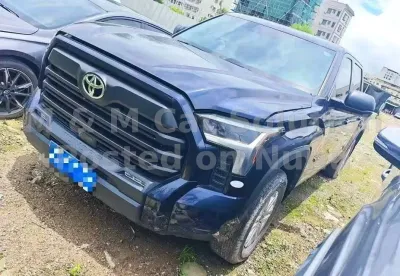Toyota Tundra Limited 2022, US‑spec full‑size 4×4 pickup.3.5‑L