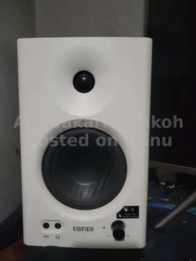 Edifier MR4 White Studio Monitor Speaker – Active (Front Controls)