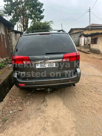 Toyota Sienna 2005 XLE AWD Limited - Automatic Transmission