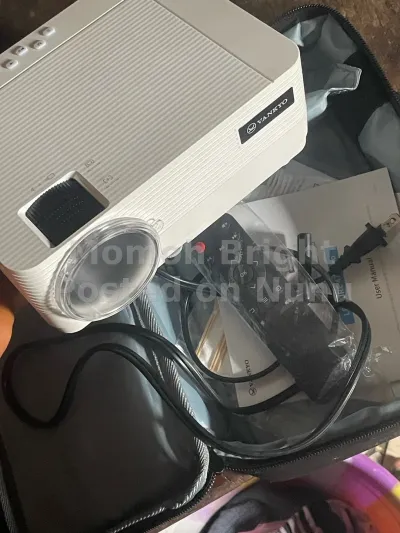 Vankyo projector