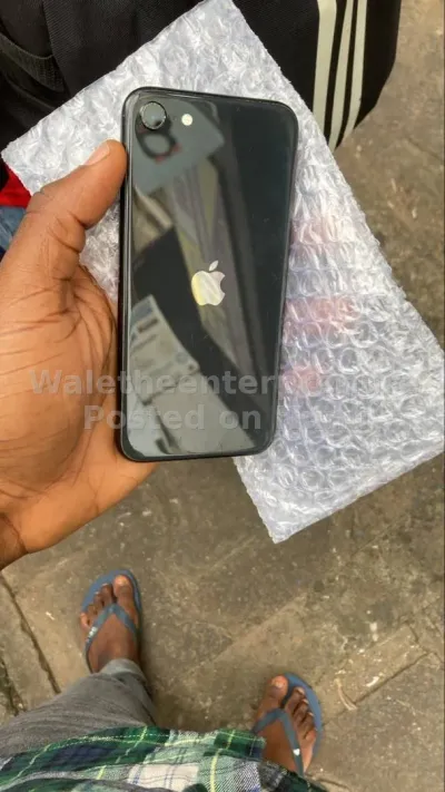 iphone SE2 64gb 84% battery